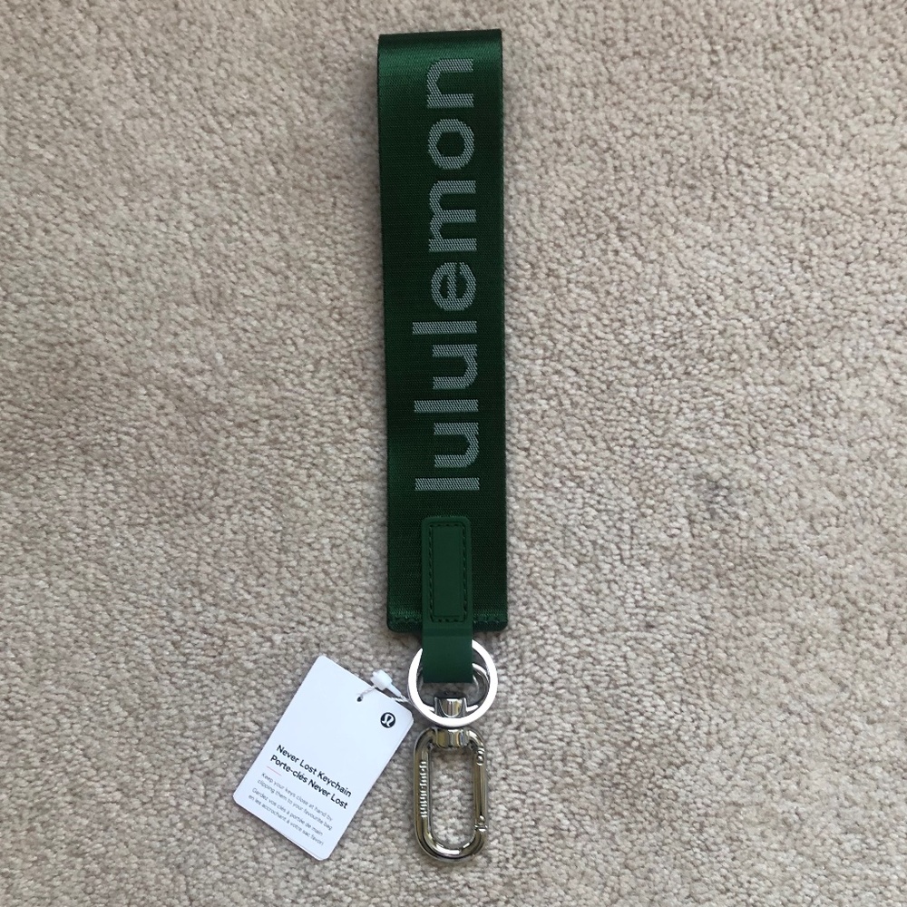LULULEMON - Never Lost Keychain.NWT. - Picture 1 of 4